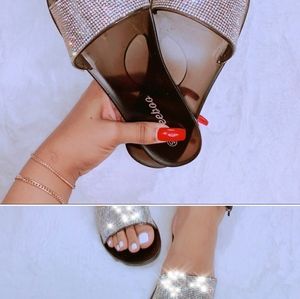 Womans 9 jelly slides